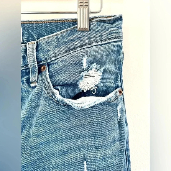 Abercrombie & Fitch Mid- Rise Distressed Boyfriend Jeans Medium Wash Size 26 - Picture 4 of 11